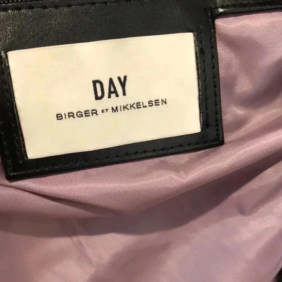 Day by Birger et Mikkelsen large nylon tote bag.  Lavender with black strap. - Picture 2 of 8
